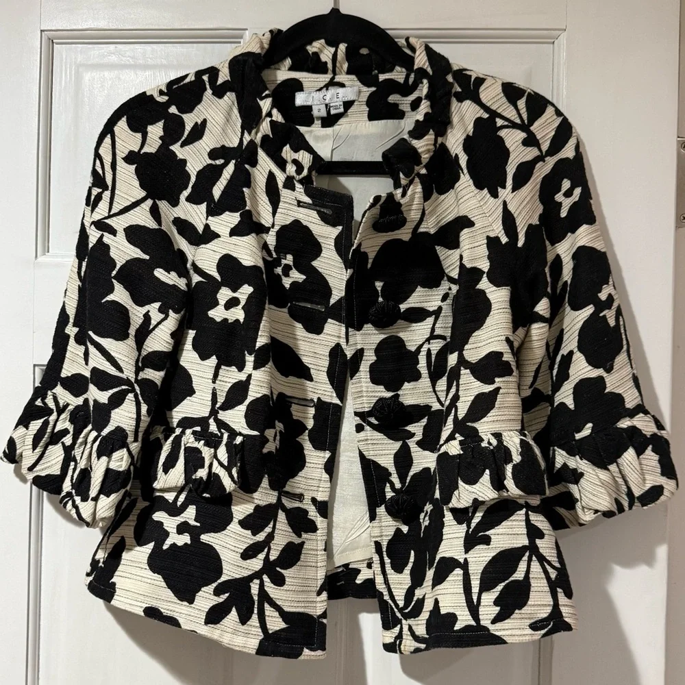 I.C.E. Black & Cream Textured Floral Cropped Blazer Jacket - Picture 3 of 13